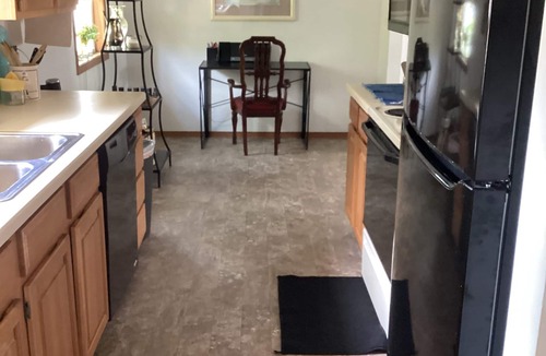 Murphysboro House | Charming 2-bedroom Condo with large driveway in Murphysboro sleeps up to10