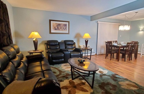 Palos Hills Apartment | Charming 2-Bedroom Apt. King Bed, Desk, Fast WiFi, A/C, Near Hospitals