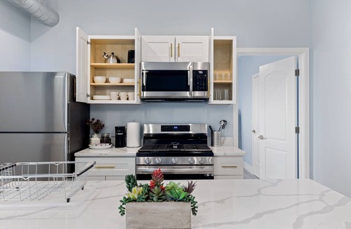 Westchester Apartment | Charming 2-bedroom apartment in fabulous Westchester with AC, WiFi