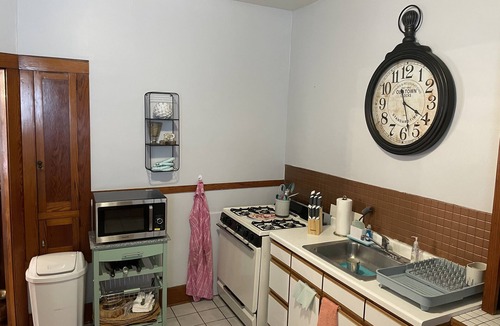 Carpentersville Apartment | Charming 2BR/1BA Located in the ❤️ Of Downtown East Dundee