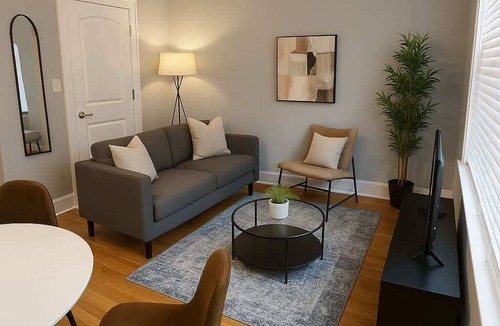 West Lakeview Apartment | Charming 2BR in Vibrant Lakeview