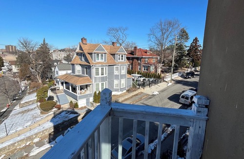Ludlow Villa | Charming 2BR villa with WiFi, in downtown Yonkers. 25 min from Time Square