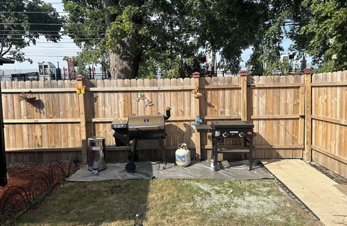 Ashburn House | Charming 3-bed, 3-bath house in amazing Chicago, 10 min from Midway Airport.