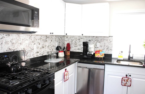 Baltimore House | Charming 3-bed/with WiFi/Workplace, AC in welcoming Baltimore/near everything