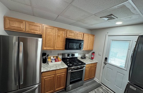 Ocean Gate Apartment | Charming 3 Bedroom, 1 Bath, Ground floor, 2 blocks from Ocean Gate Beach