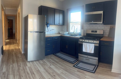 Old Norwood Park Apartment | Charming 3-bedroom apartment in the Old Norwood Park neighborhood of Chicago
