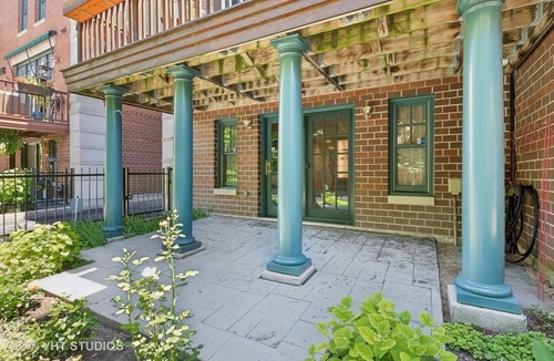 Wrightwood Neighbors Condo | Charming 3-bedroom condo with WiFi and AC in beautiful Chicago