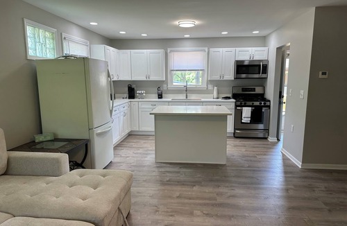 Morris House | Charming 3-bedroom Corner house in Morris/Minooka
