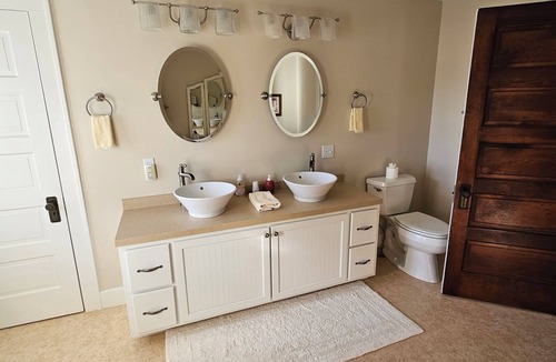 Princeton Other | Charming 3-bedroom farmhouse with beautiful views.newly decorated.