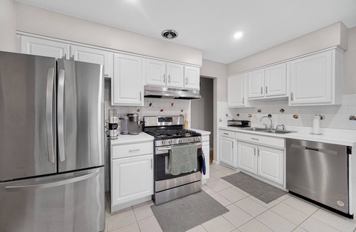 Glenview House | "Charming 3-Bedroom Homen