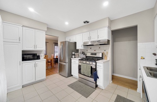 Glenview House | "Charming 3-Bedroom Homen