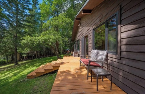 Bigfork House | Charming 3-bedroom house with WiFi, A/C on Big Turtle Lake.