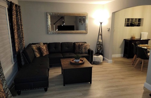 Dunning House | Charming 3-bedroom house in amazing Chicago