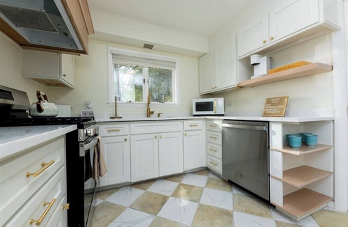 Wheaton House | Charming 3-bedroom house just minutes from Downtown Wheaton!
