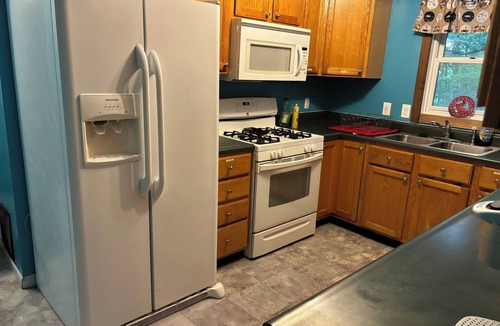 Macomb House | Charming 3-bedroom pet friendly home in Macomb