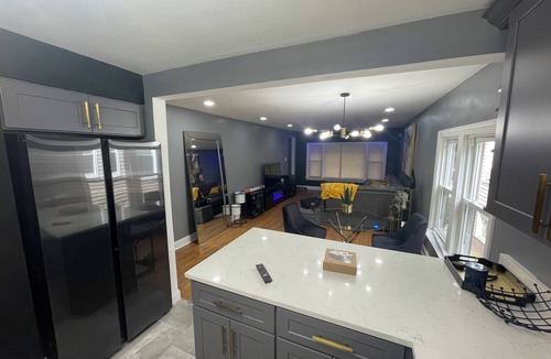 West Pullman House | Charming 3-bedroom smart house in fabulous Chicago with AC, WiFi