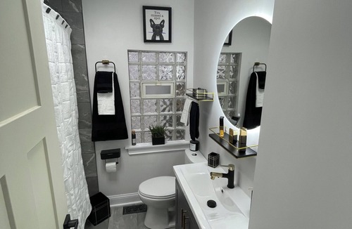 West Pullman House | Charming 3-bedroom smart house in fabulous Chicago with AC, WiFi