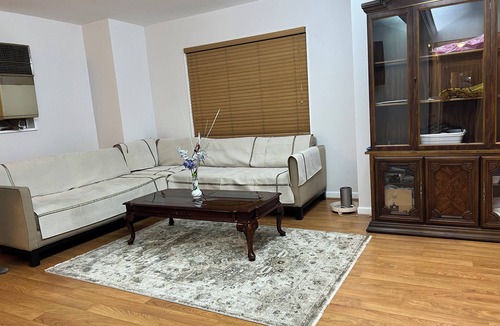 West Ridge House | Charming 3-bedroom townhome with Central AC and WiFi in lovely Chicago