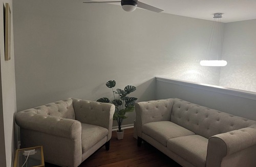 Mokena House | Charming 3-Bedroom Townhome in Lovely Tinley Park