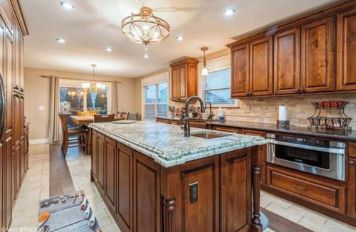 Bolingbrook House | Charming 3-bedroom house in Bolingbrook with AC, WiFi , chef kitchen for brunch