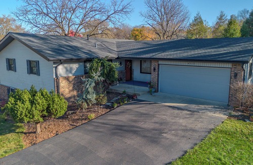 Rockford Villa | Charming 3-bedroom villa in beautiful Rockford with AC, WiFi
