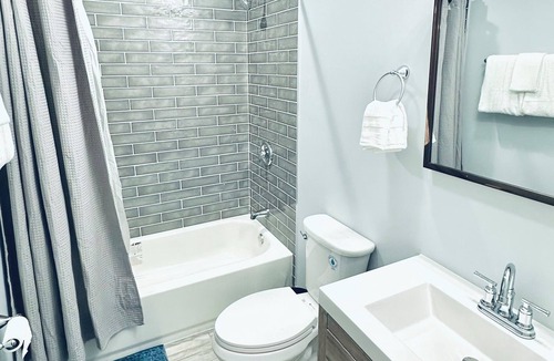 Tri-Taylor Bed & Breakfast | Charming 3 bedrooms Apartment at the Medical District