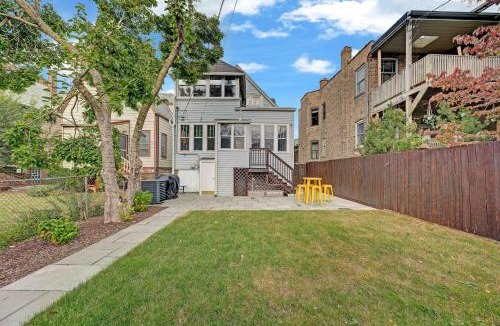 Andersonville House | Charming 3bd Bungalow in Vibrant Andersonville home