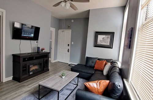 Avondale Apartment | Charming 4-bedroom apartment in delightful Chicago with central heat/AC, WiFi.