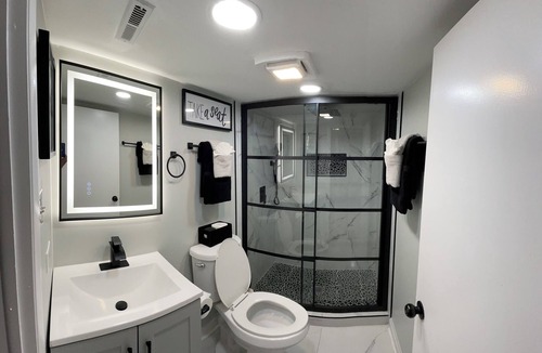 Lansing House | Charming 4-bedroom house with AC and WiFi in superb Lansing