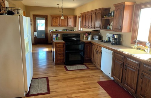 Michael Cabin | Charming 4-bedroom Sleeps 10 lodge with AC and WiFi in welcoming Nebo