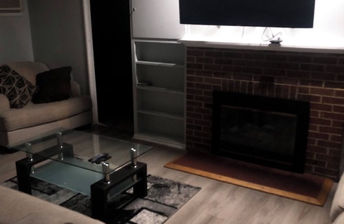 Park Forest House | Charming 4-bedroom house with WiFi and AC in Park Forest