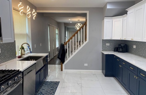 Avalon Park House | Charming 5 bedrooms 2 bath near Downtown Loop and Mc cormick Place, Museum