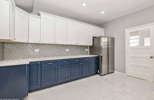 Avalon Park House | Charming 5 bedrooms 2 bath near Downtown Loop and Mc cormick Place, Museum