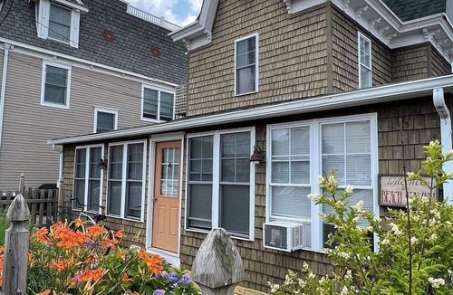 Beach Haven House | Charming 7-bedroom house with WiFi, AC in Beach Haven
