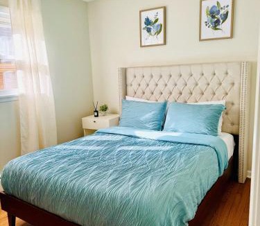 Forest Park Apartment | Charming and Convenient 3br 1ba apt - fully furnished and equipped - fast Internet