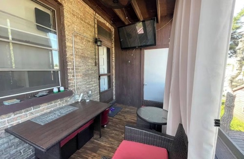 Blue Island House | Charming Apartment with WiFi and AC in enchanting Blue Island.