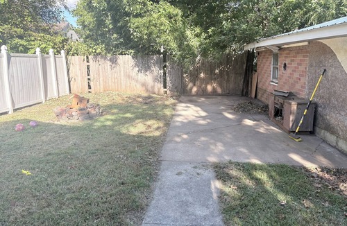 Belleville Apartment | Charming apartment with nice fire pit for relaxing nights