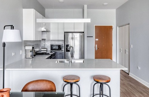 Arlington Heights Apartment | Charming Arlington Heights 2BR w/ W/D, Gym & BBQ, nr Dining, by Blueground