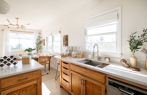 Springs House | Charming Bungalow on the Bay