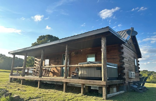 Hardin County Cabin | Charming cabin near Garden of the Gods