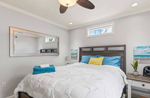 Ocean Park Apartment | Charming Coastal Getaway | Sleeps 6 | Gym
