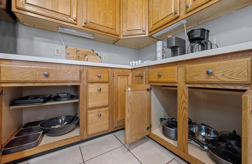 Berkeley House | Charming Colonial Williamsburg Cottage Home w/add'l storage, Pet Friendly!