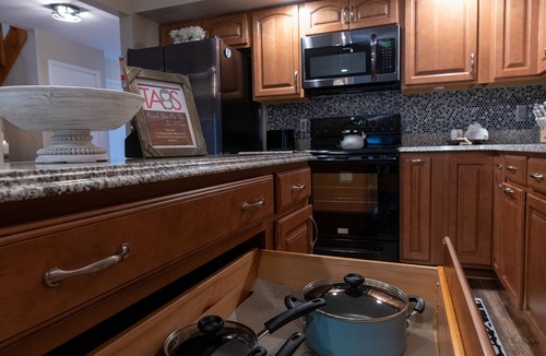 Lake Harmony House | Charming Corner Newly Furnished Townhome w/Spacious Kitchen/Deck/Fireplace