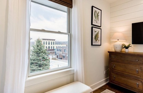 West Dundee Apartment | Charming Downtown Farmhouse Apartment #4