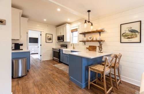 West Dundee Apartment | Charming Downtown Farmhouse Apartment #3