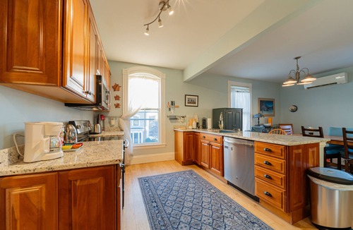 Gloucester Apartment | Charming Downtown Gloucester Retreat. Walk to Restaurants, Museums, Waterfront