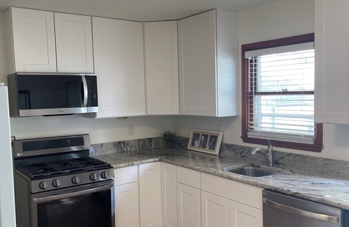South Beloit House | Charming Family house sleeps 8, close to Roscoe, Rockford, Beloit, Janesville