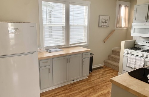 Hamilton House | Charming Family Retreat - 15 min to Nauvoo & Carthage