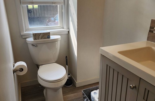 Geneseo Other | Charming farmhouse in town- Dog friendly