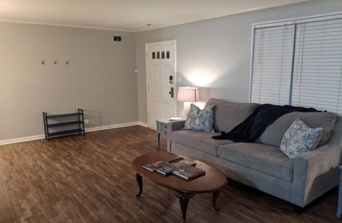 Homewood House | Charming Fully Furnished 2BD/1 BA Home in Homewood, IL